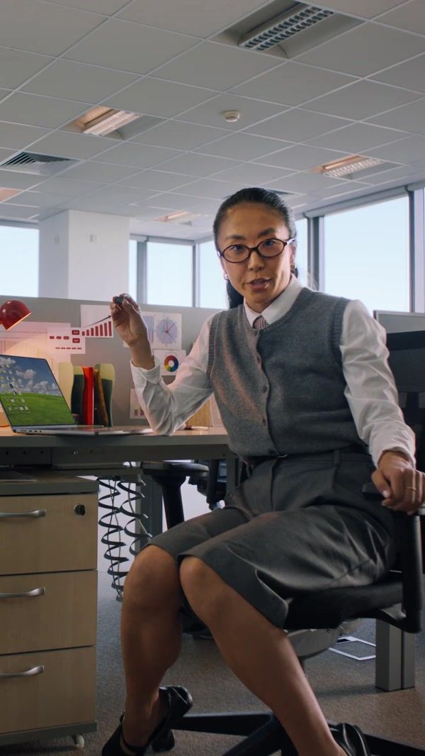 Sandisk Woman Rides Data Charts Inside Screen
