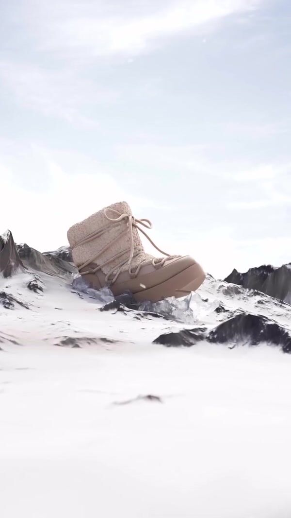 Pull&Bear Giant Beige Snow Boot on The Mountain