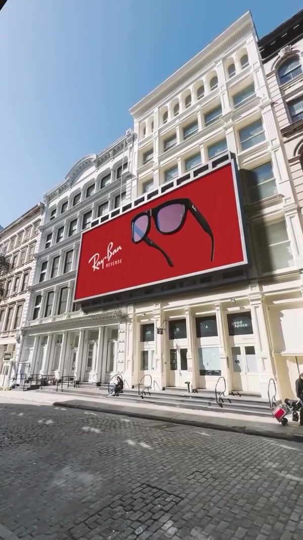 Ray-Ban Sunglasses Pops Out on Billboard