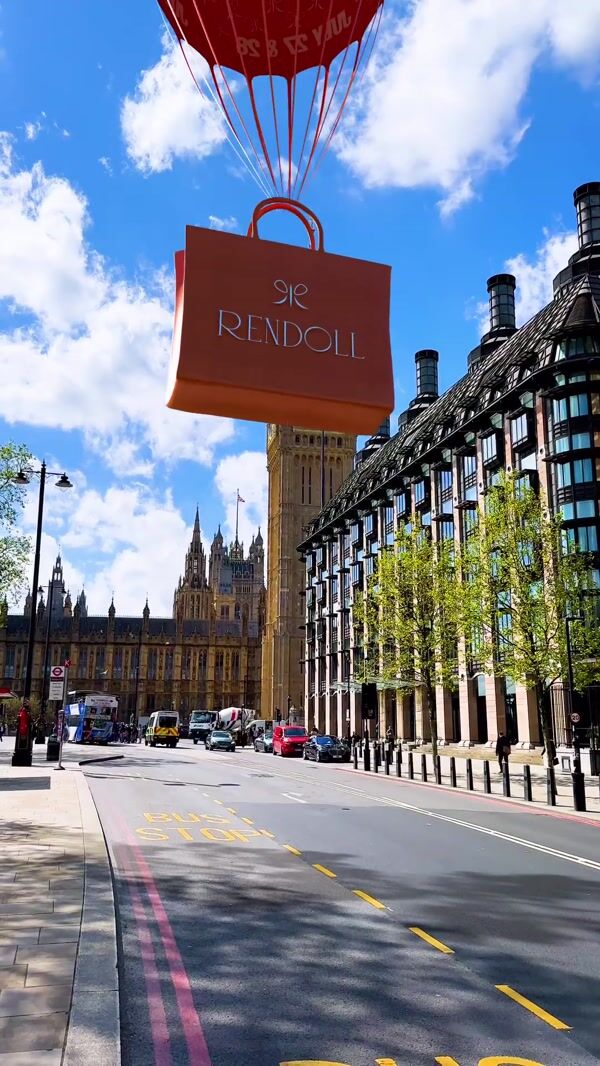 Rendoll Giant Bag Lands in London