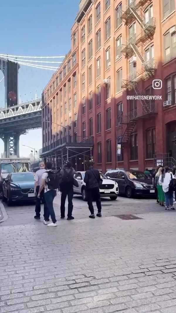 Game of Thrones Banner Hangs on Manhattan Bridge
