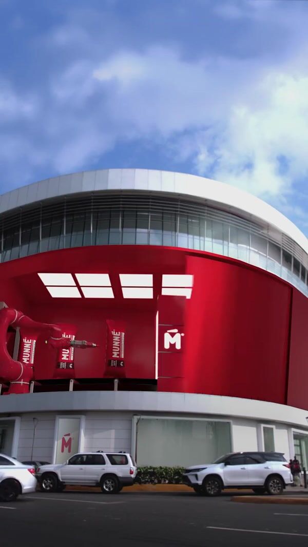 Agora Mall Giant Chocolate Bar Spins Into Giant Mug