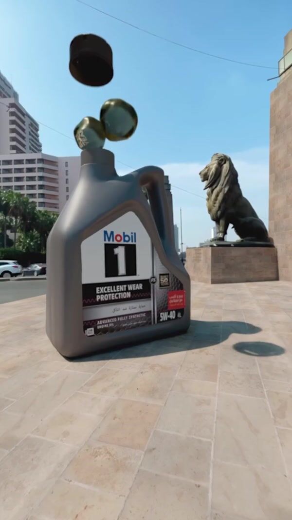 Mobil Massive Oil Droplets Released from Bottle
