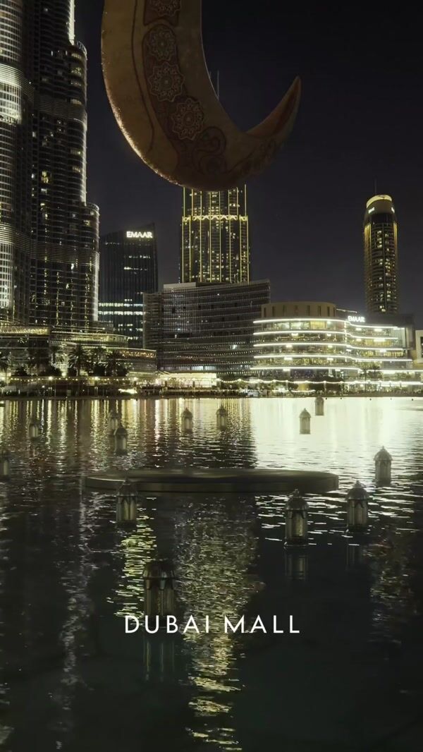 Dubai Mall Golden Crescent Moon Lands on Lake