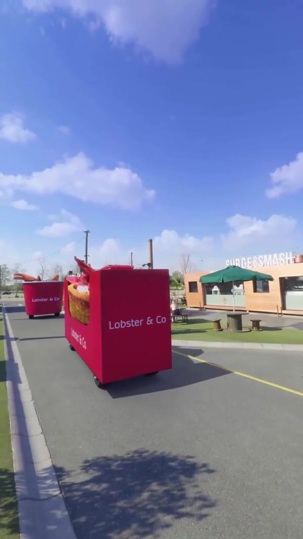 Lobster & Co Giant Dishes on Wheels