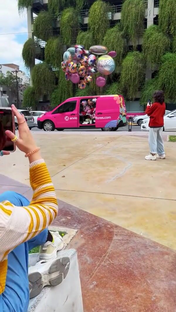 Enviaflores Van Lifted by Balloons