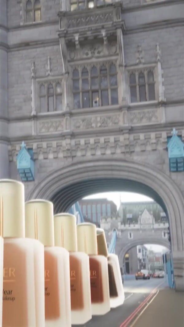 Estée Lauder Giant Foundation Domino