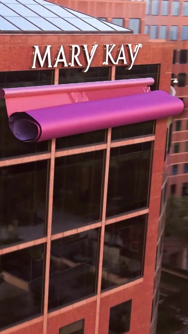 Mary Kay Giant Banner Unfolds at HQ