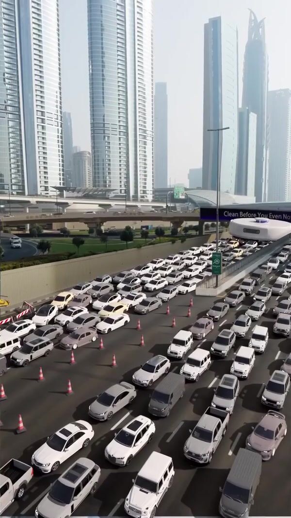 Narwal Robot Clears Traffic on Sheikh Zayed Road
