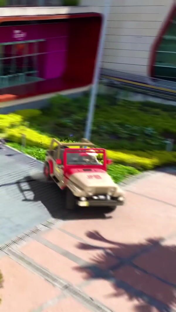 Titán Plaza T-Rex Chasing a Jungle Jeep