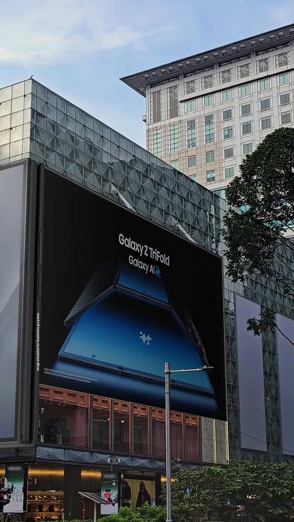 Samsung Giant "Trifold" Unfolds on Billboard