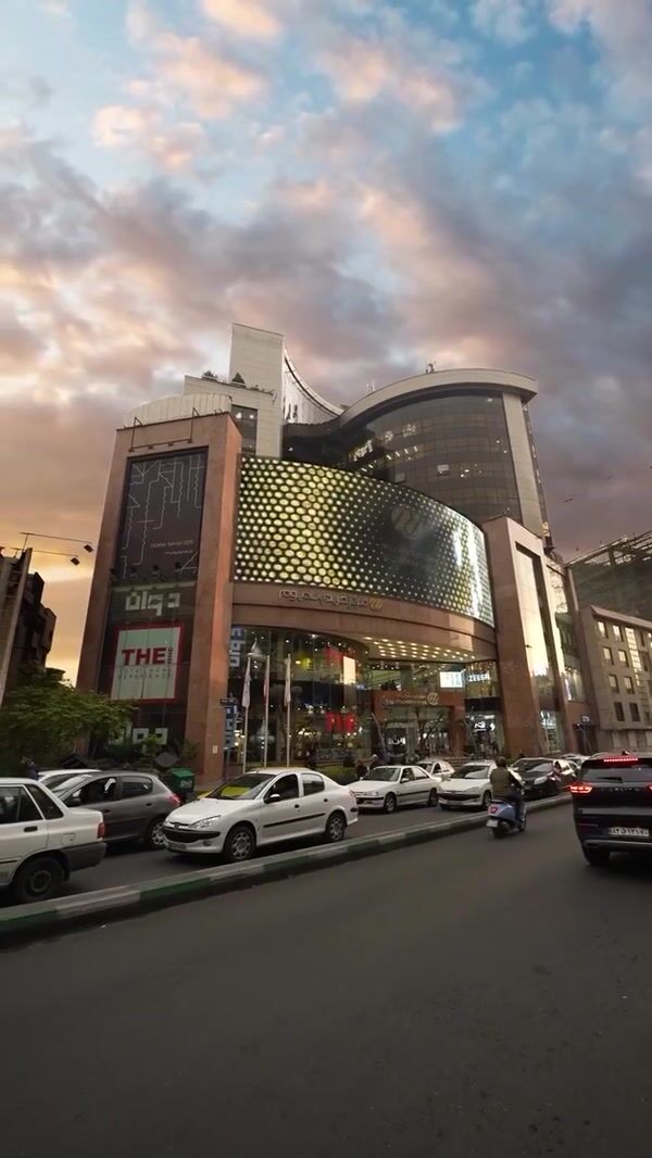 Palladium Shopping Goods Emerge from Screen