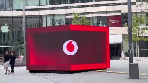Vodafone LED Cube in Düsseldorf
