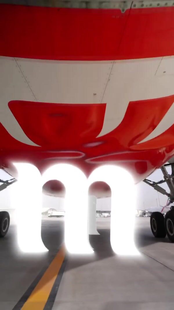 Emirates Giant Letters Attach to Plane