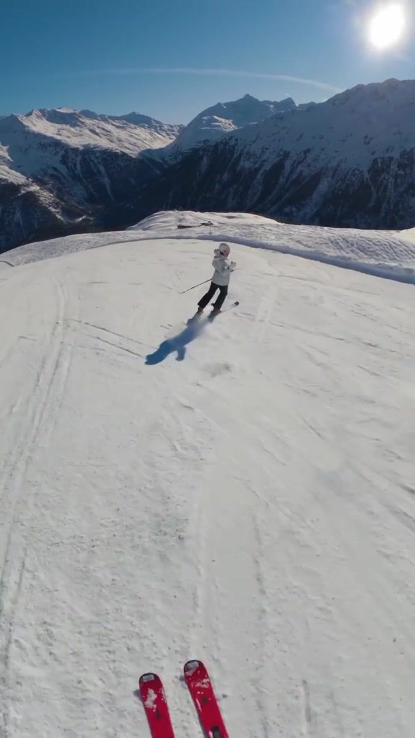 Sölden Snow Elephant Emerges on Ski Slope