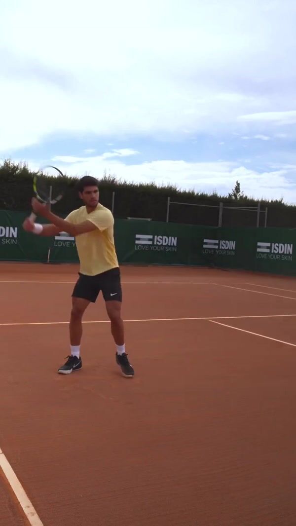 ISDIN Sunscreen Bottle Lands at Tennis Court