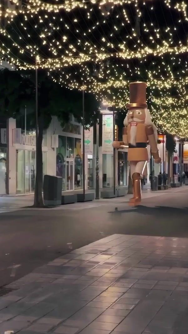 HEMA Golden Nutcracker Marching on Shopping Street