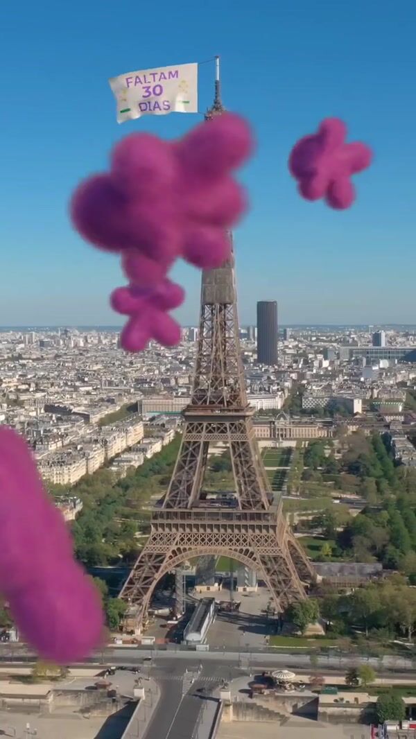 Vivo Fuzzy Inflatables Bump Into Eiffel Tower