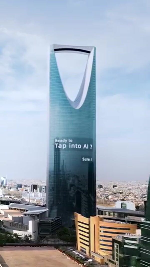 OPPO Smartphone is Revealed as Tower Rotates