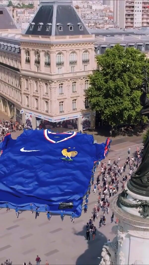 Intersport Jersey Spreads at the Square