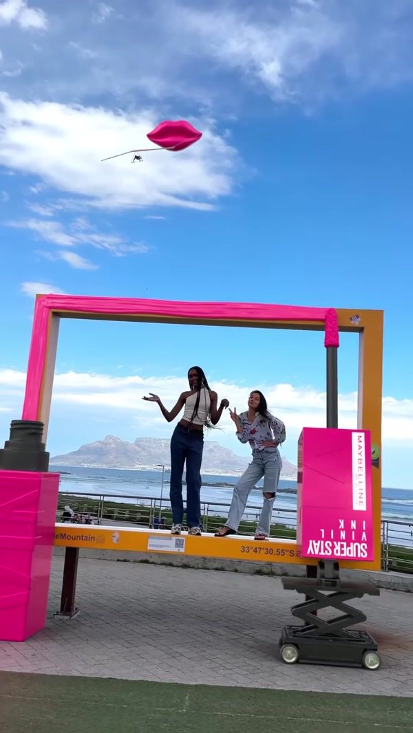 Maybelline Lip Balloon Paragliding
