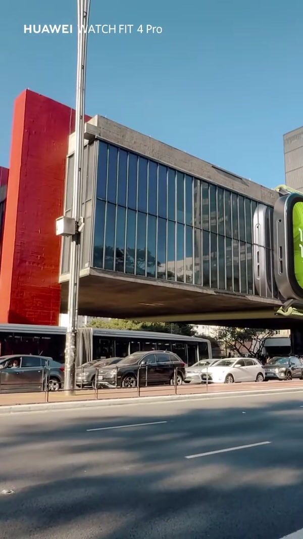 Huawei Giant Watch Wraps Museu de Arte de São Paulo