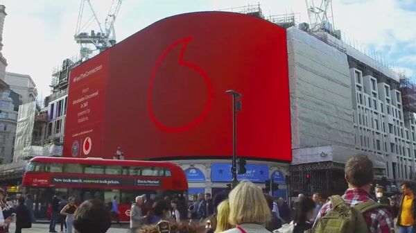 Vodafone Wimbledon Ball Flies Off the Screen