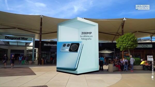 Xiaomi Smartphone Takes a Snap