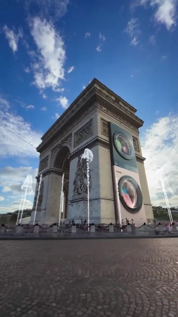 LG WashTower at the Arc de Triomphe