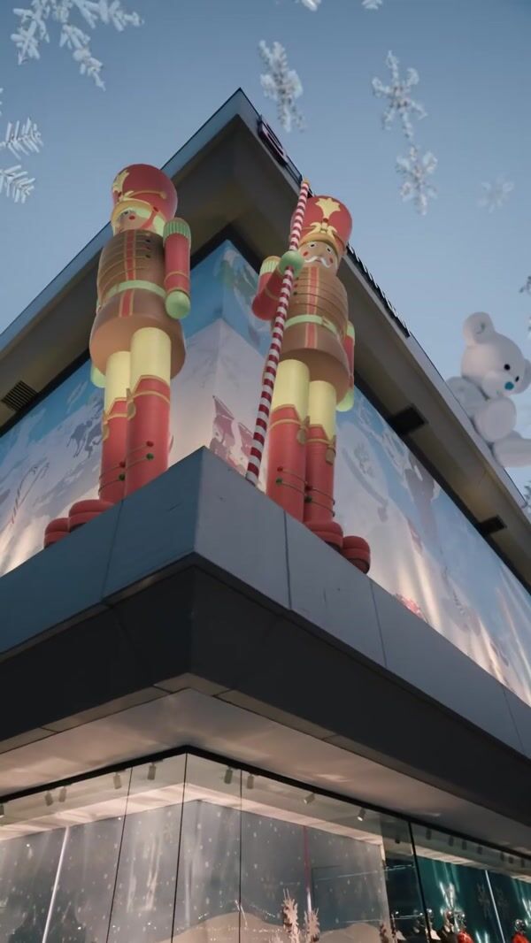 Breuninger Festive Christmas Installation