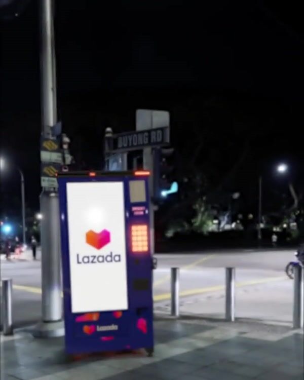 Lazada Vending Machine Sends Boxes by Drones