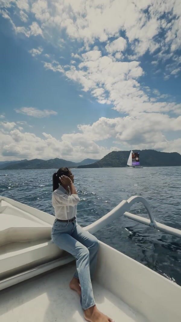 OPPO Smartphone Breaching in the Ocean