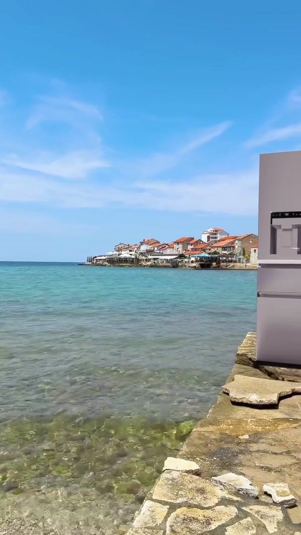 Haier Fridge Release Tennis Balls in Umag