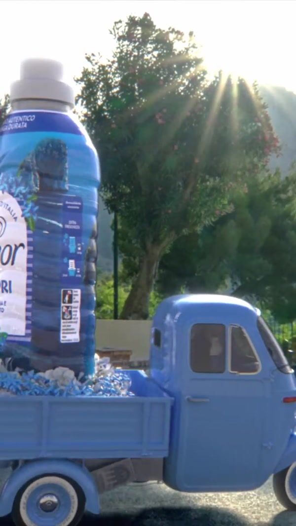 Lenor Giant Fabric Conditioner Leaves Floating Floral Trail