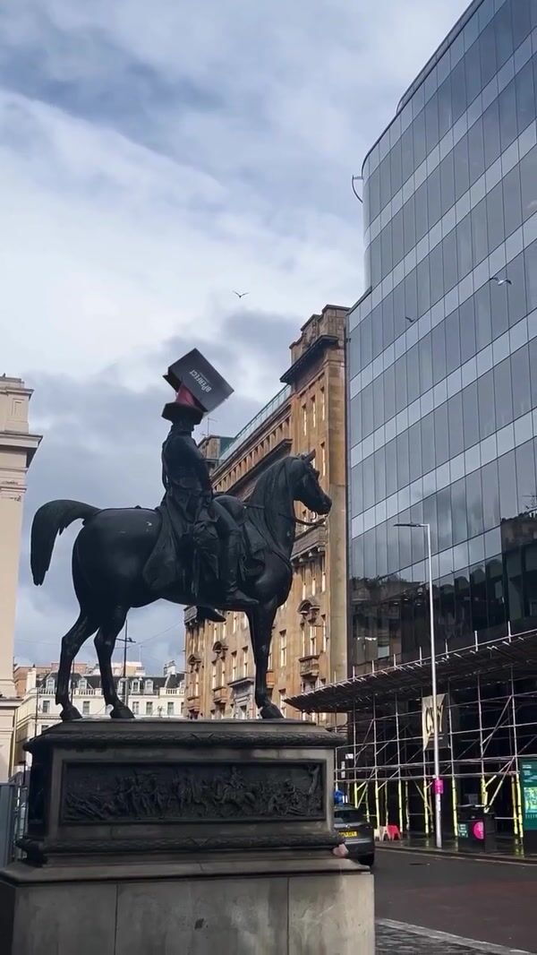 BPerfect Statue Wearing Shopping Bag as Hat