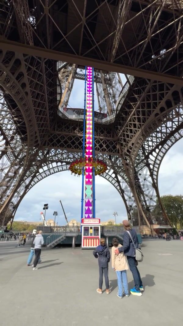 La tour Eiffel Drop Tower in Eiffel Tower