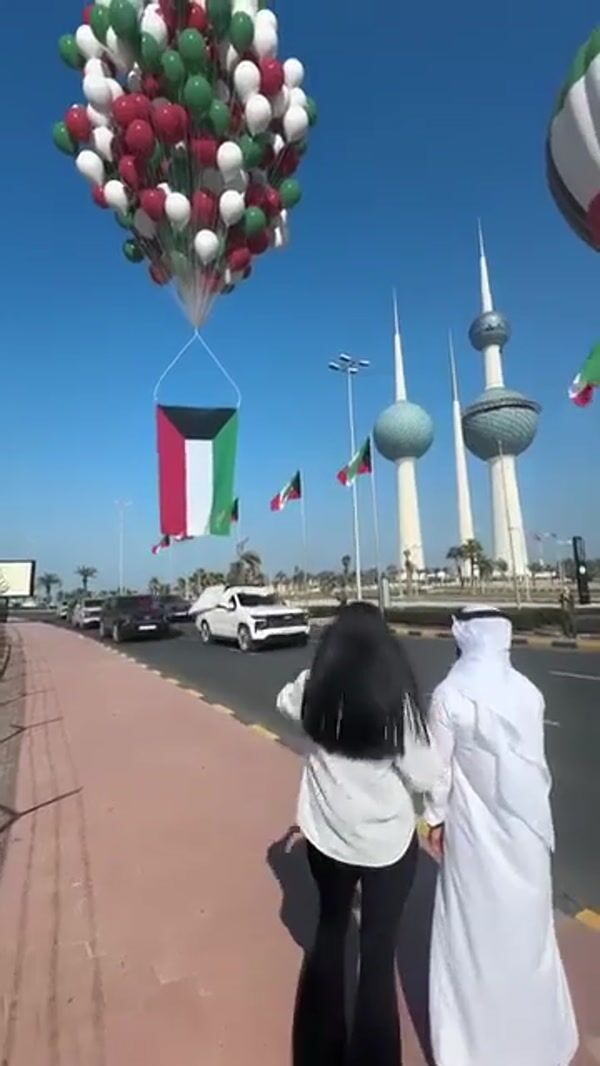 Chevrolet Balloons Carry the Flag of Kuwait