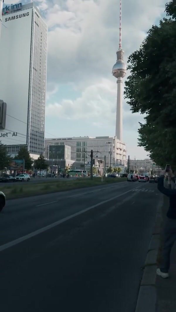 Samsung Jet AI vacuuming Clouds in Berlin
