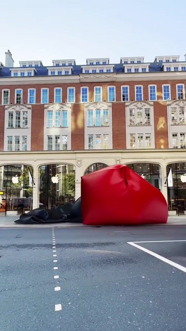 Which? Giant Question Mark Balloon at Apple Brompton