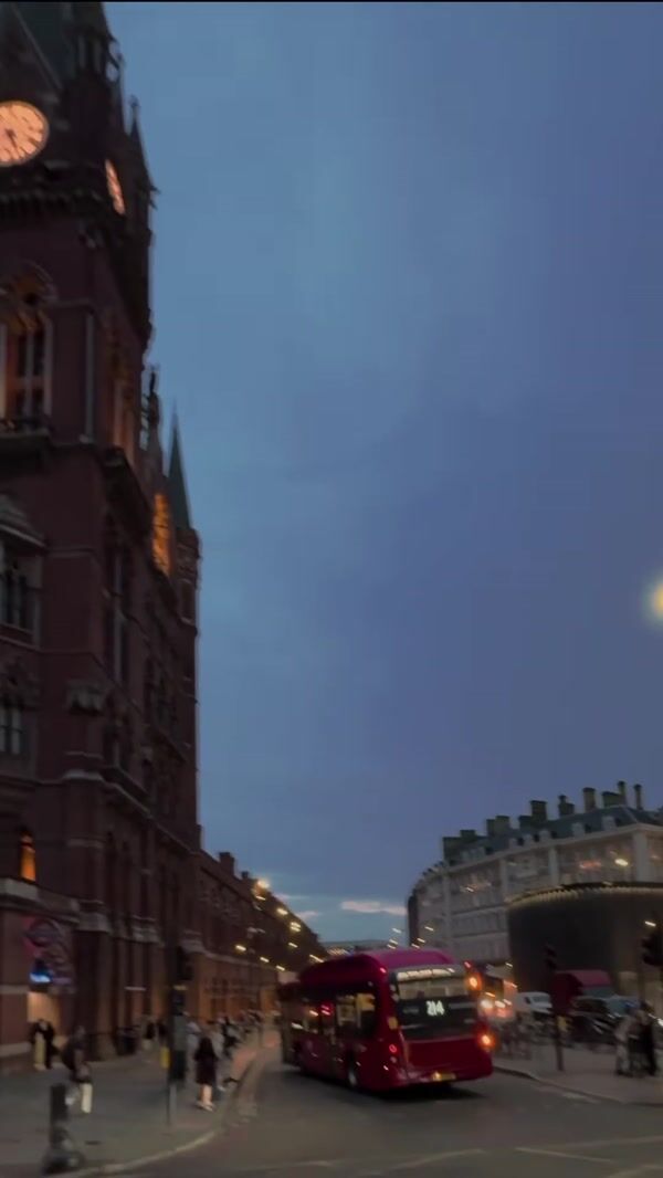 Renault Hologram Bumper and Headlight on Buildings