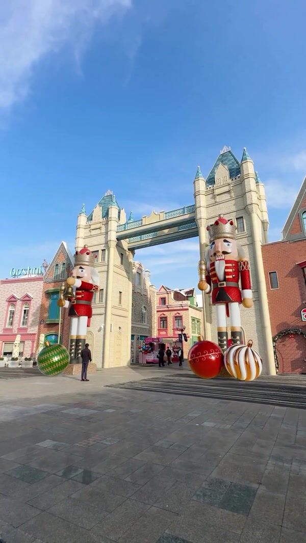 Micco Giant Bottles Form Christmas Tree