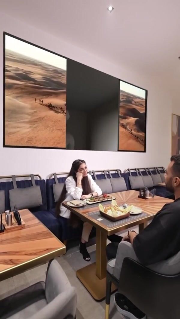 Aseel Restaurant Statue Puts Hookah on Table