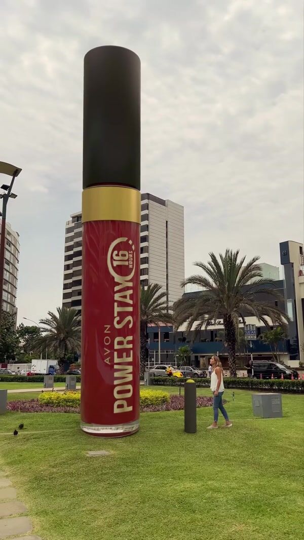 Avon Liquid Lipstick Display Spreads Lipstick