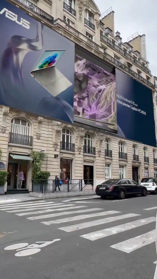 Asus Laptop Emerge From Billboard in Paris