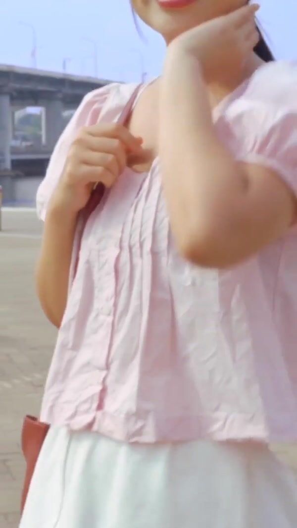 Marie Claire Giant Lipcerin Rolls on Pavement
