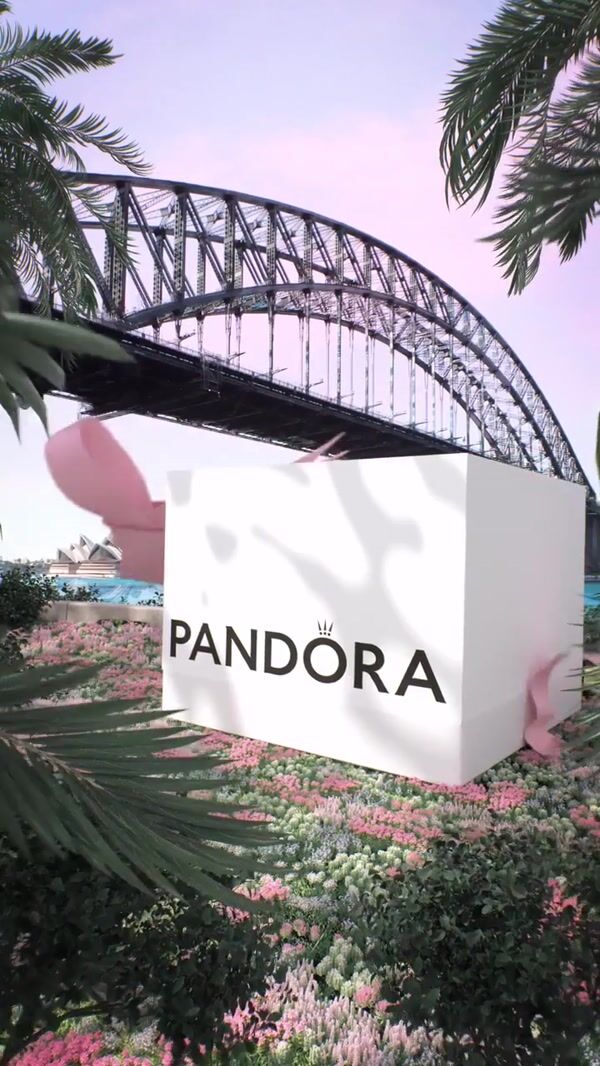 Pandora Jewelries Revealed From Box in Sydney