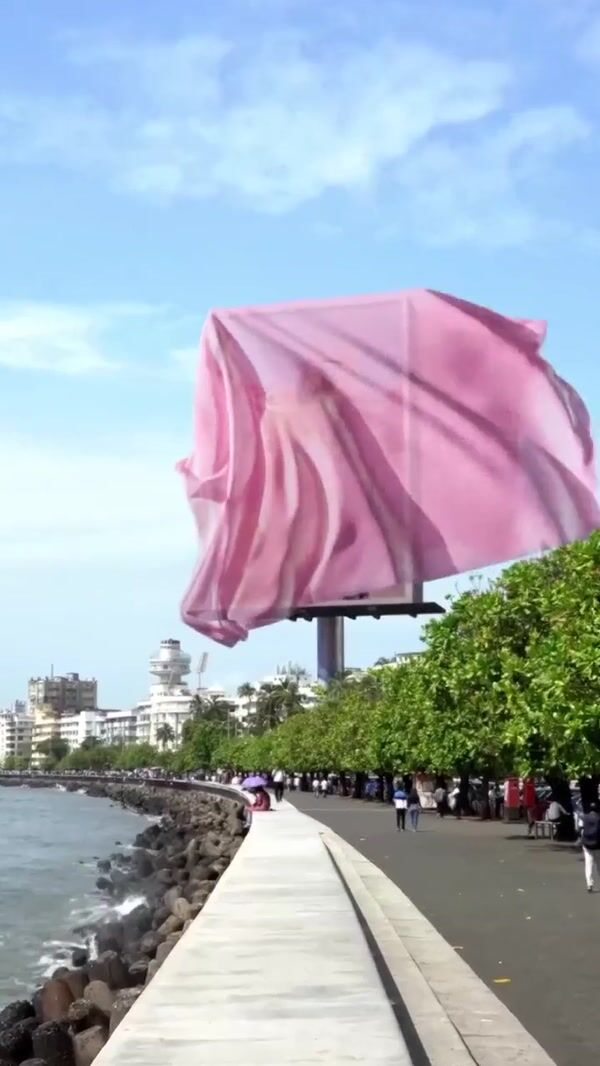 BEAUTY&YOU Billboard Reveal at Queen’s Necklace