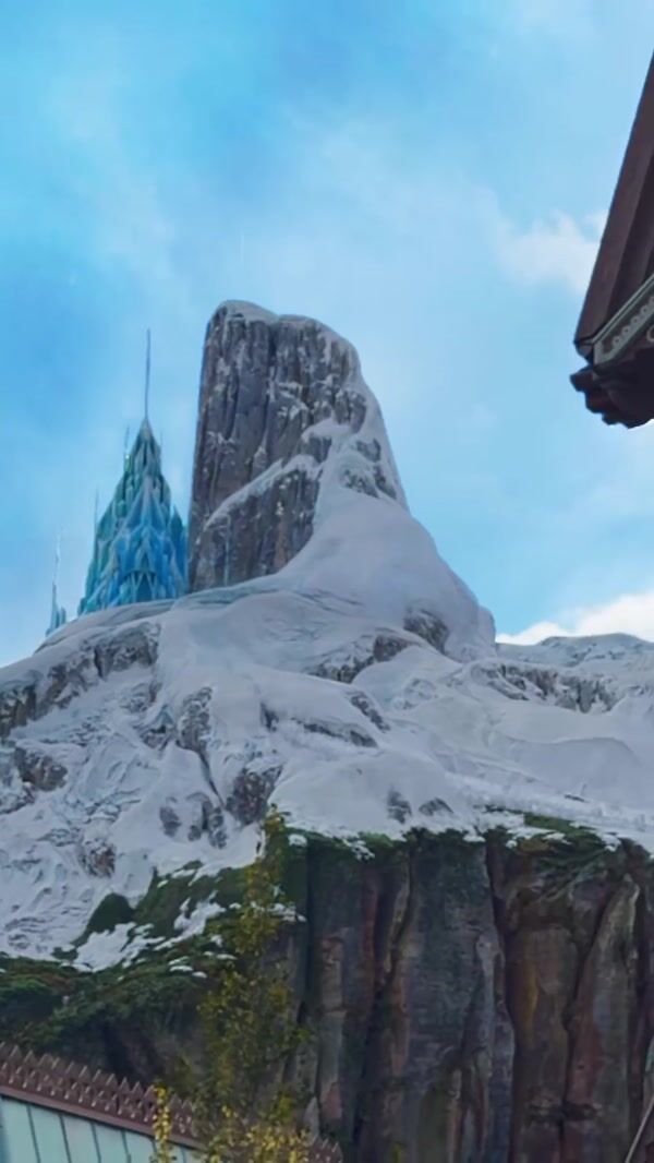 Disneyland Snowgies Roll from North Mountain