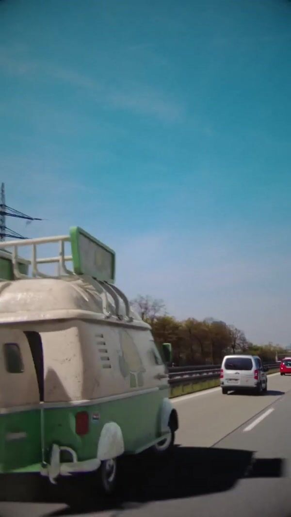 LEGO Van Transforms into Flying Turtle Van