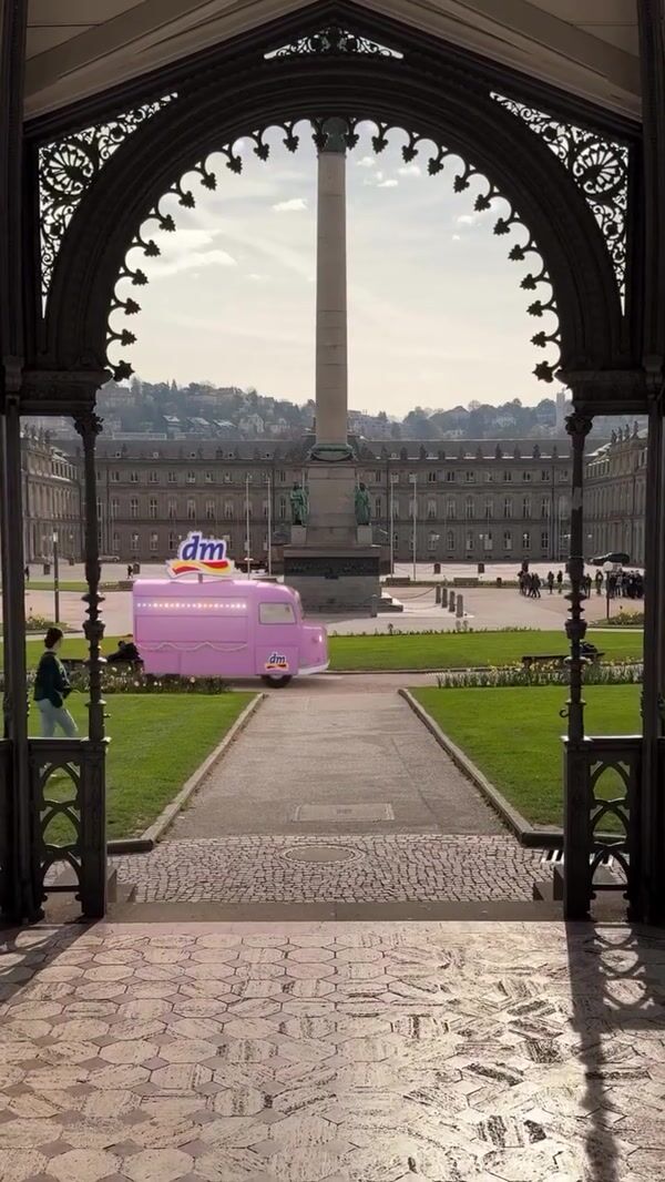 DM Market Pink Ice Cream Truck in Schlossplatz